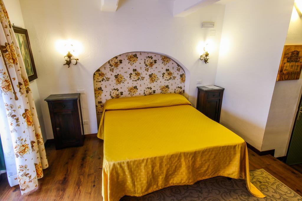 Al Cortiletto Hotell Reggio di Calabria Rum bild