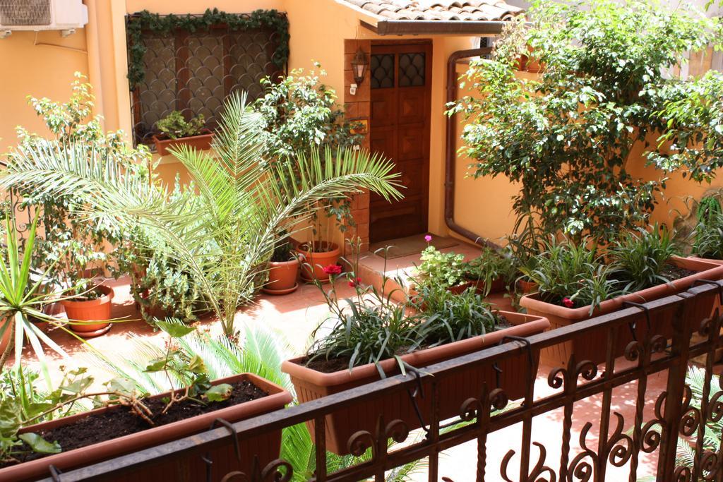 Al Cortiletto Hotell Reggio di Calabria Rum bild