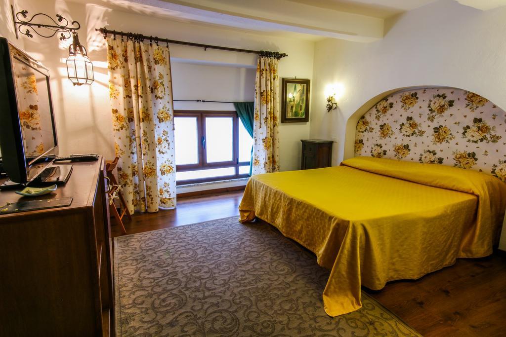 Al Cortiletto Hotell Reggio di Calabria Rum bild